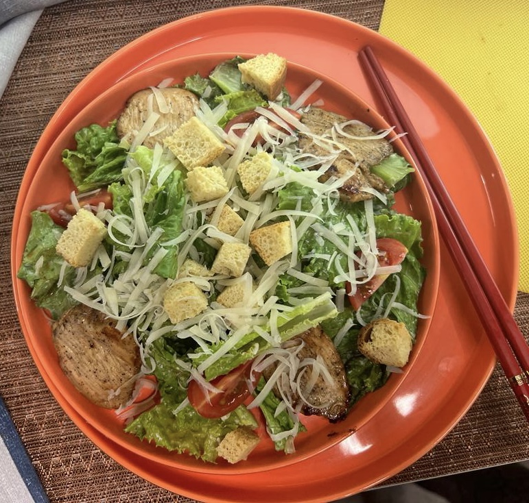 Салат Цезарь с курицей