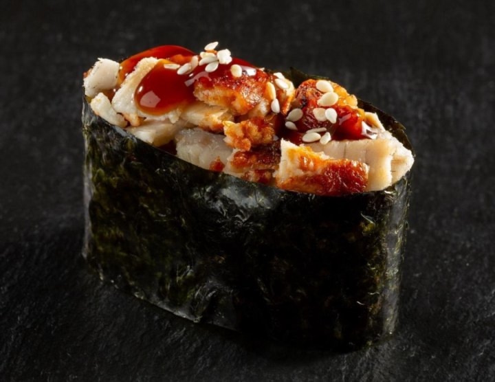 Гункан с угрем спайси