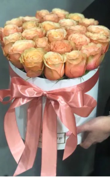 Шляпная коробка на 25 роз"кахала"