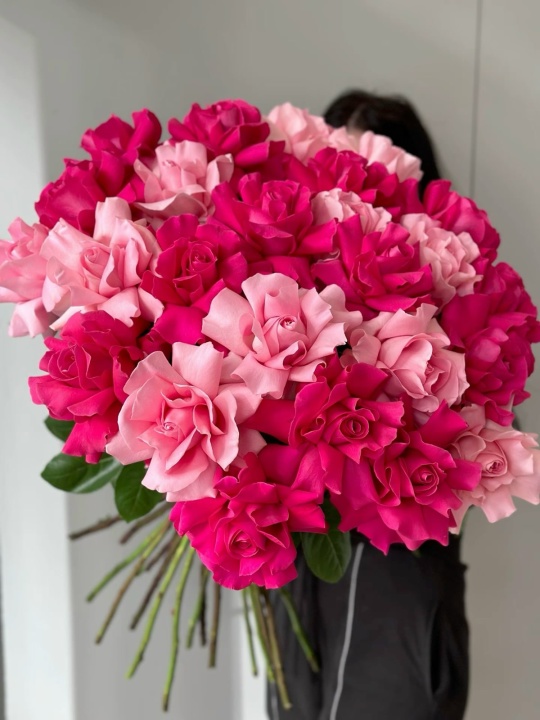 Букет из ажурных роз лав