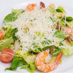 Салат Цезарь с креветкой