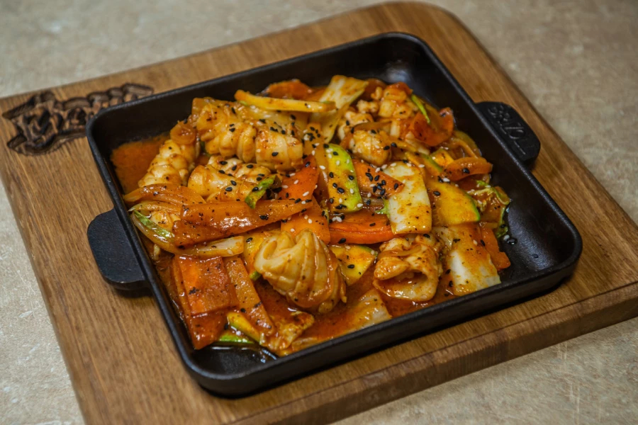 Жаренный кальмар с овощами