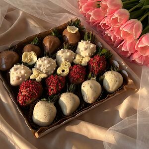 Клубника в шоколаде, коробочка "Классика" на 16 шт.