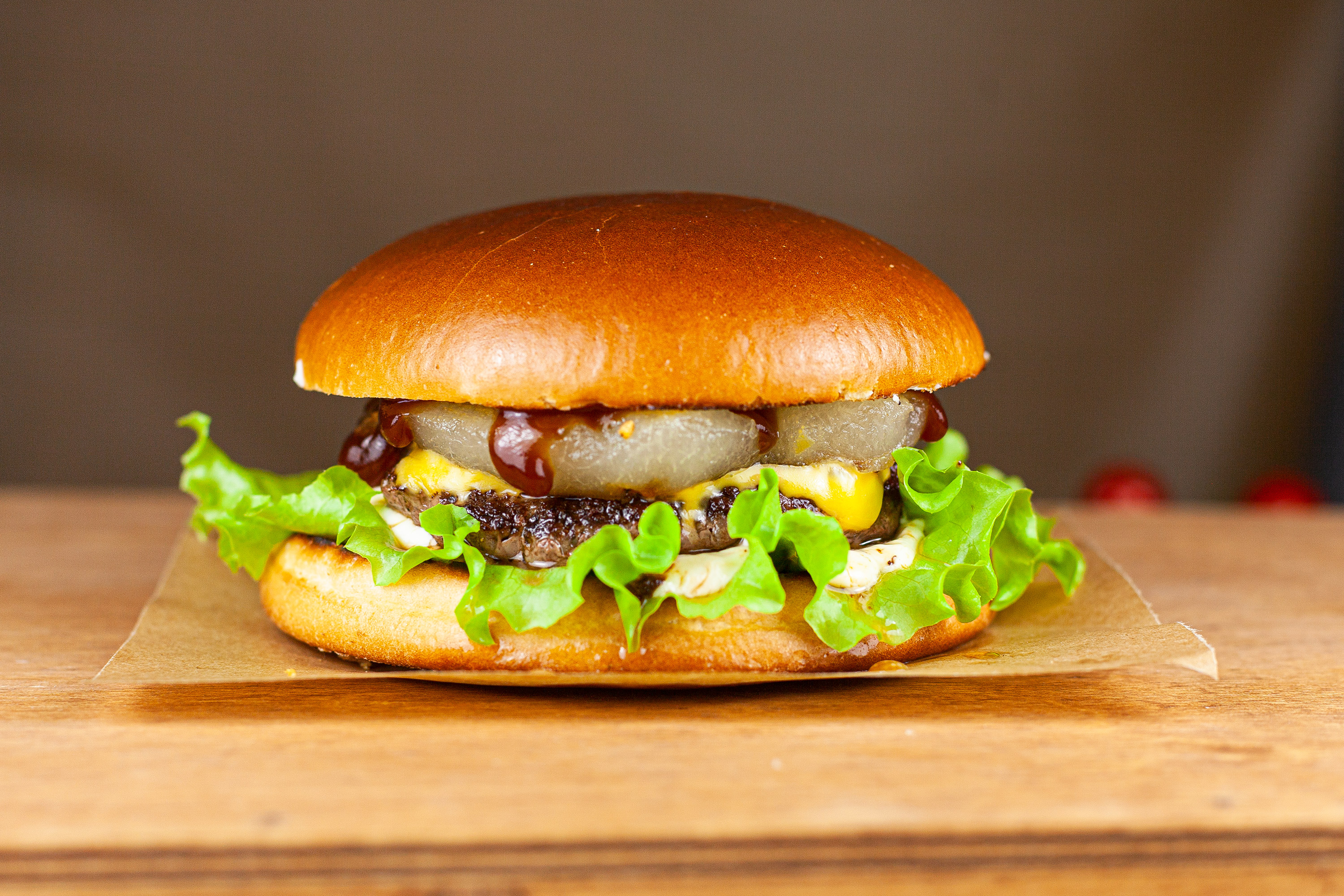 Бургер Мраморный с грушей и фри