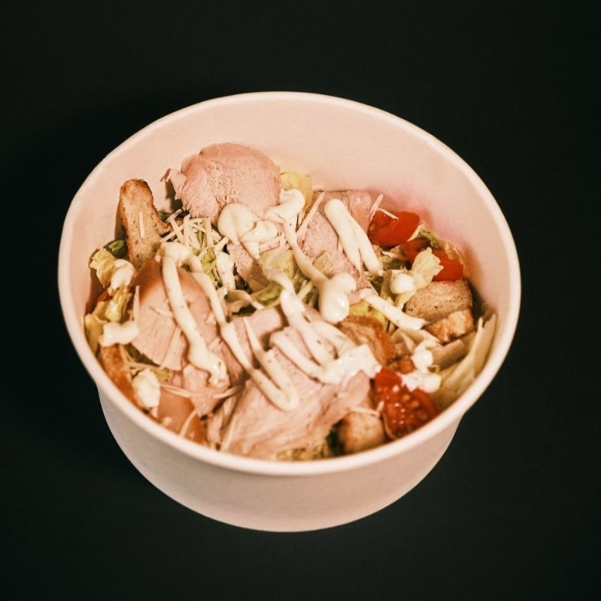 Салат Цезарь с курицей