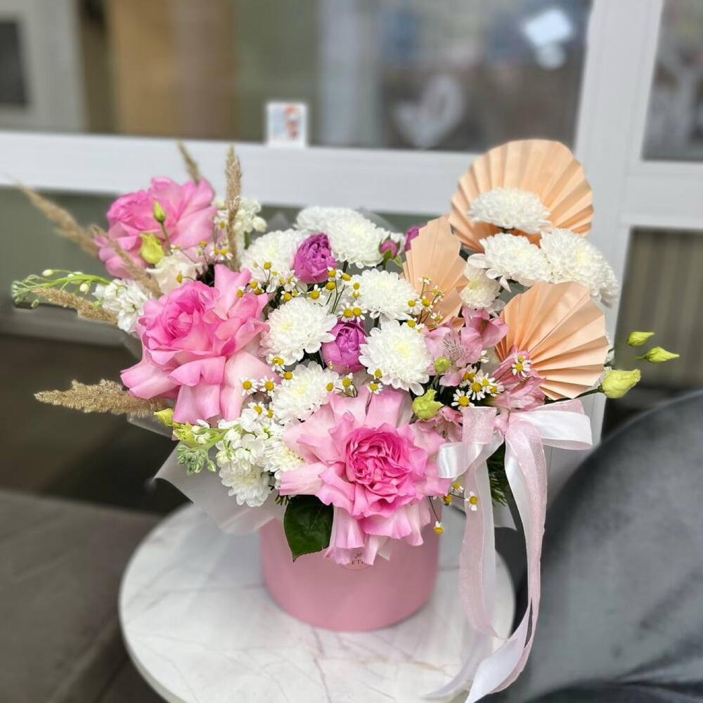 Акцентные цветы в коробке