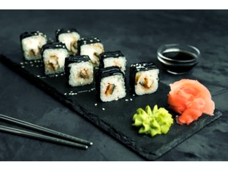 Ролл с угрём