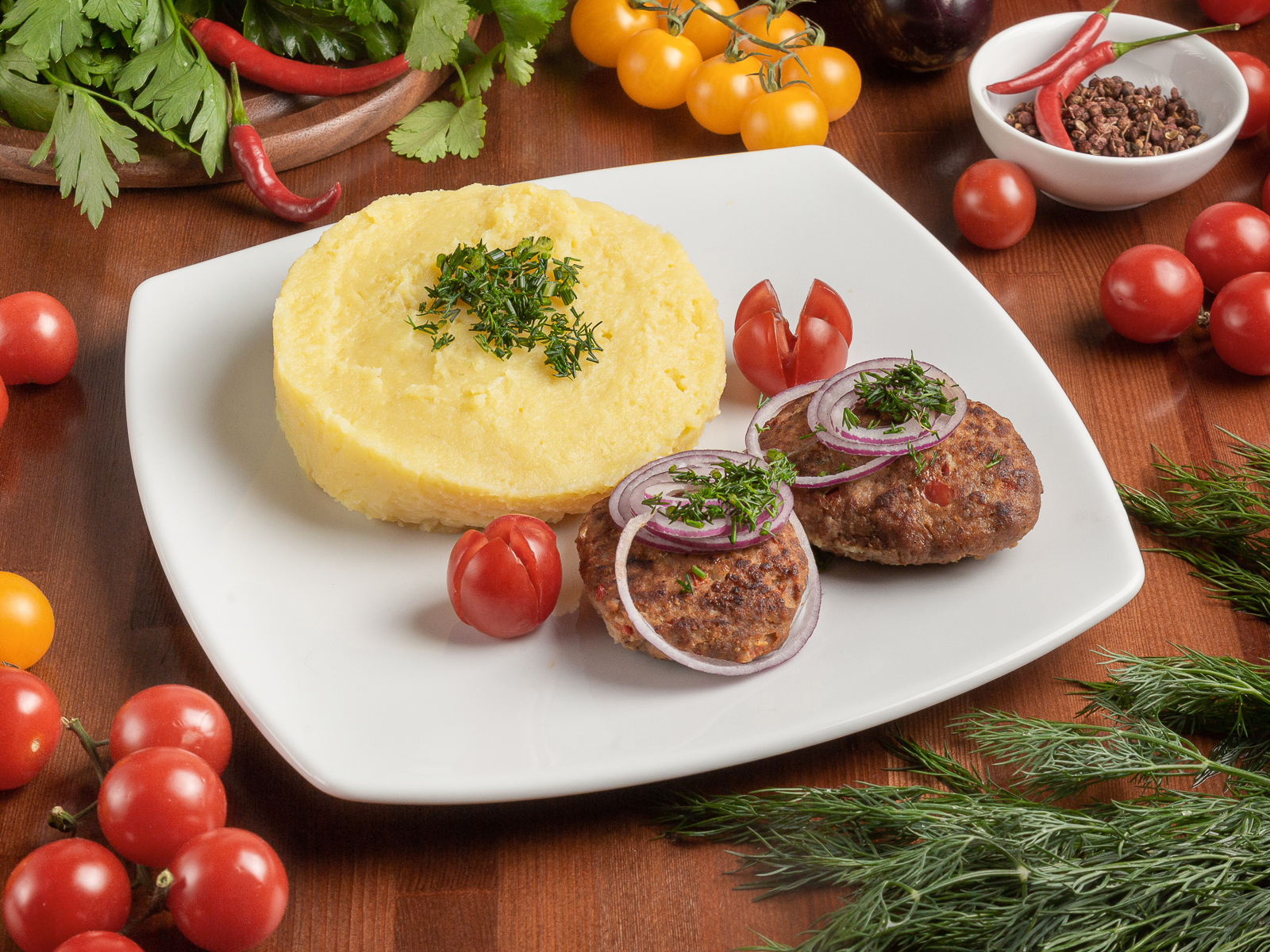 Картофель пюре с котлетами
