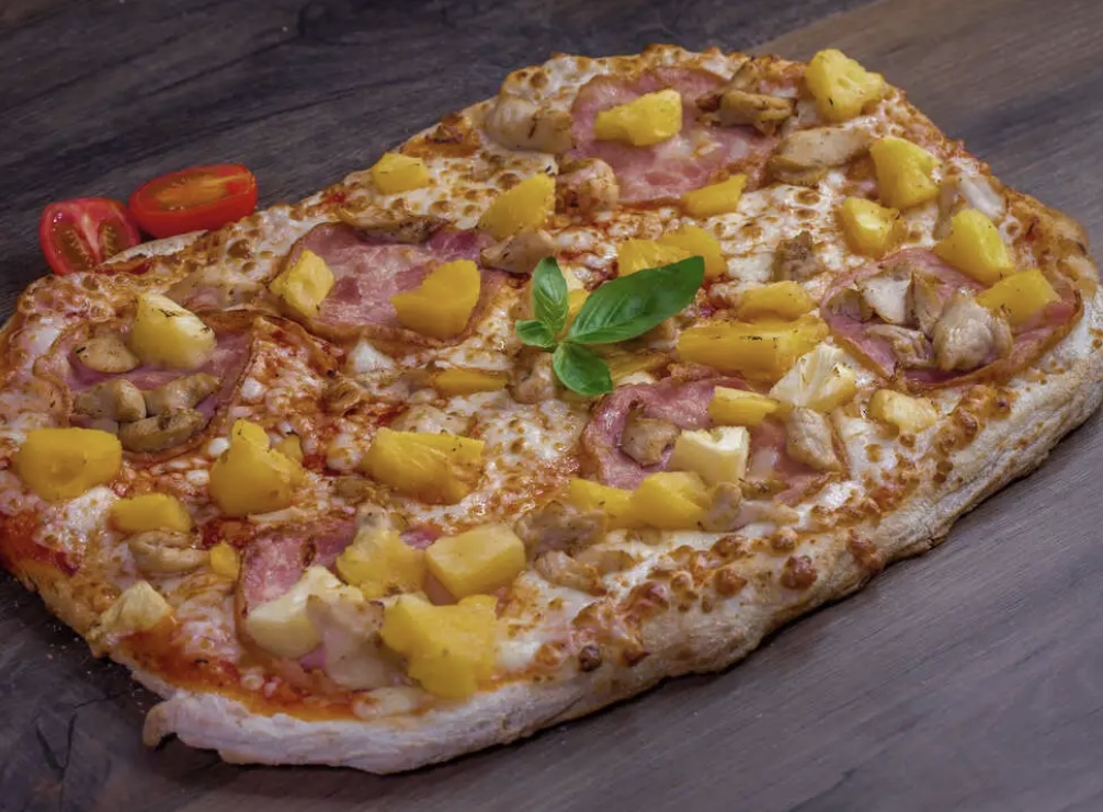 Копченая курица с ананасами