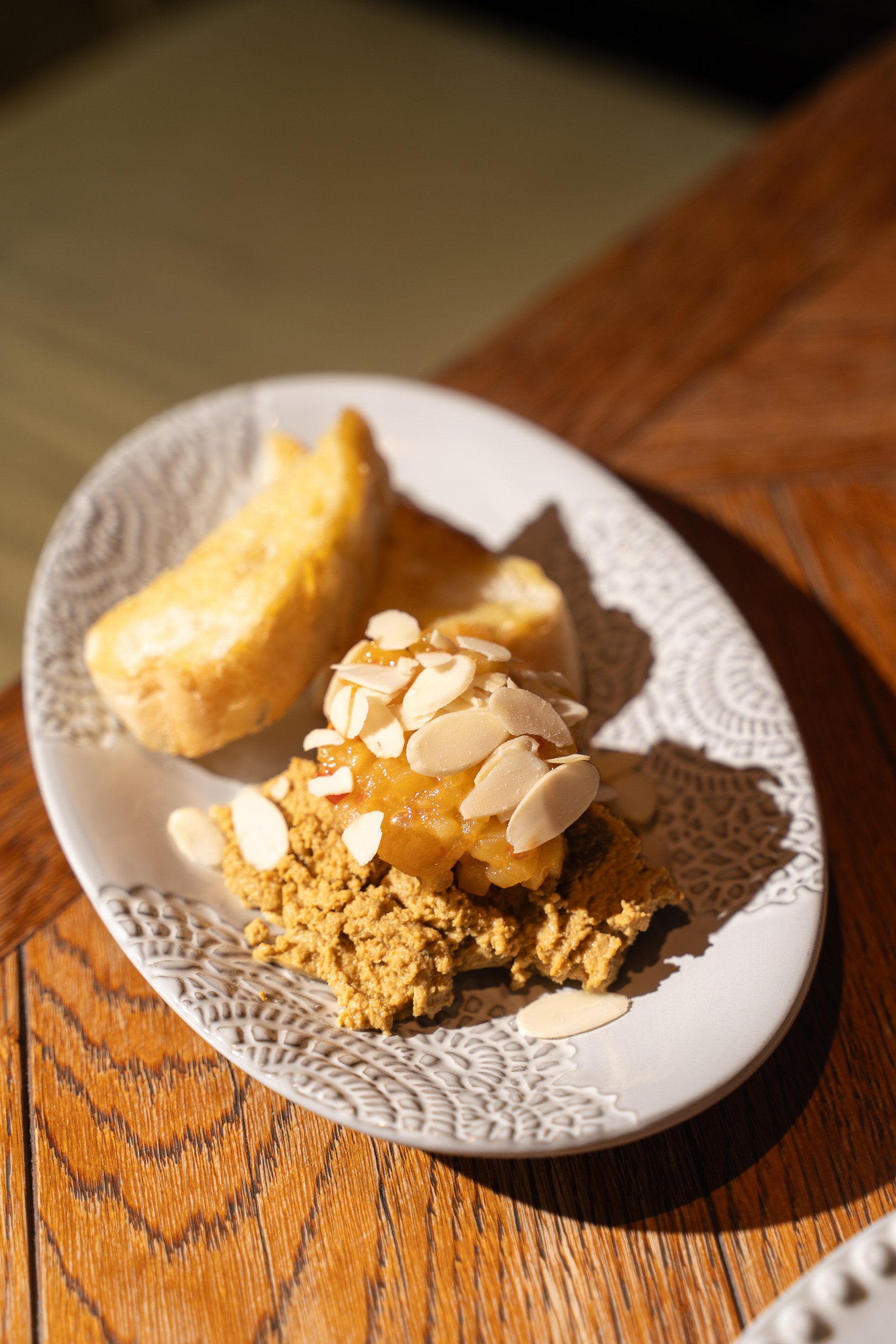 Паштет из куриной печени с чатни из фермерских яблок