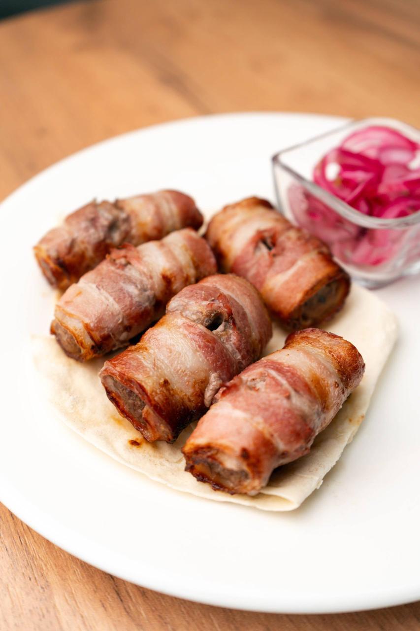 Люля говяжий в беконе