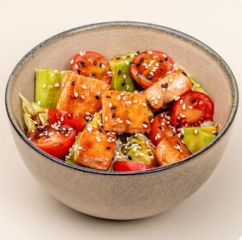 Теплый салат с лососем