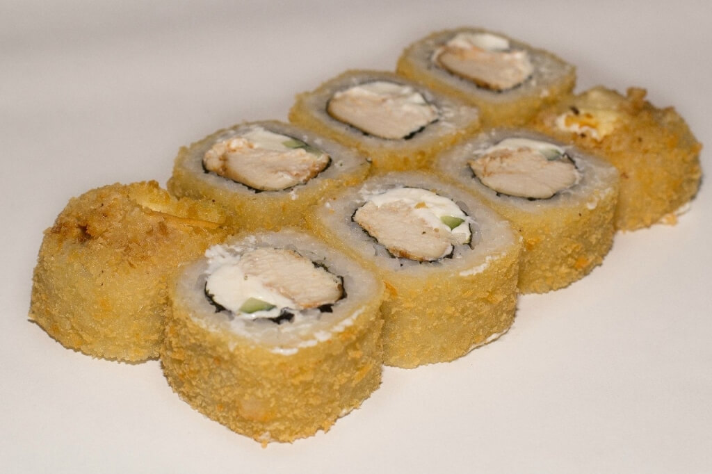 Маки сливочный с курицей (Острый) 235 гр