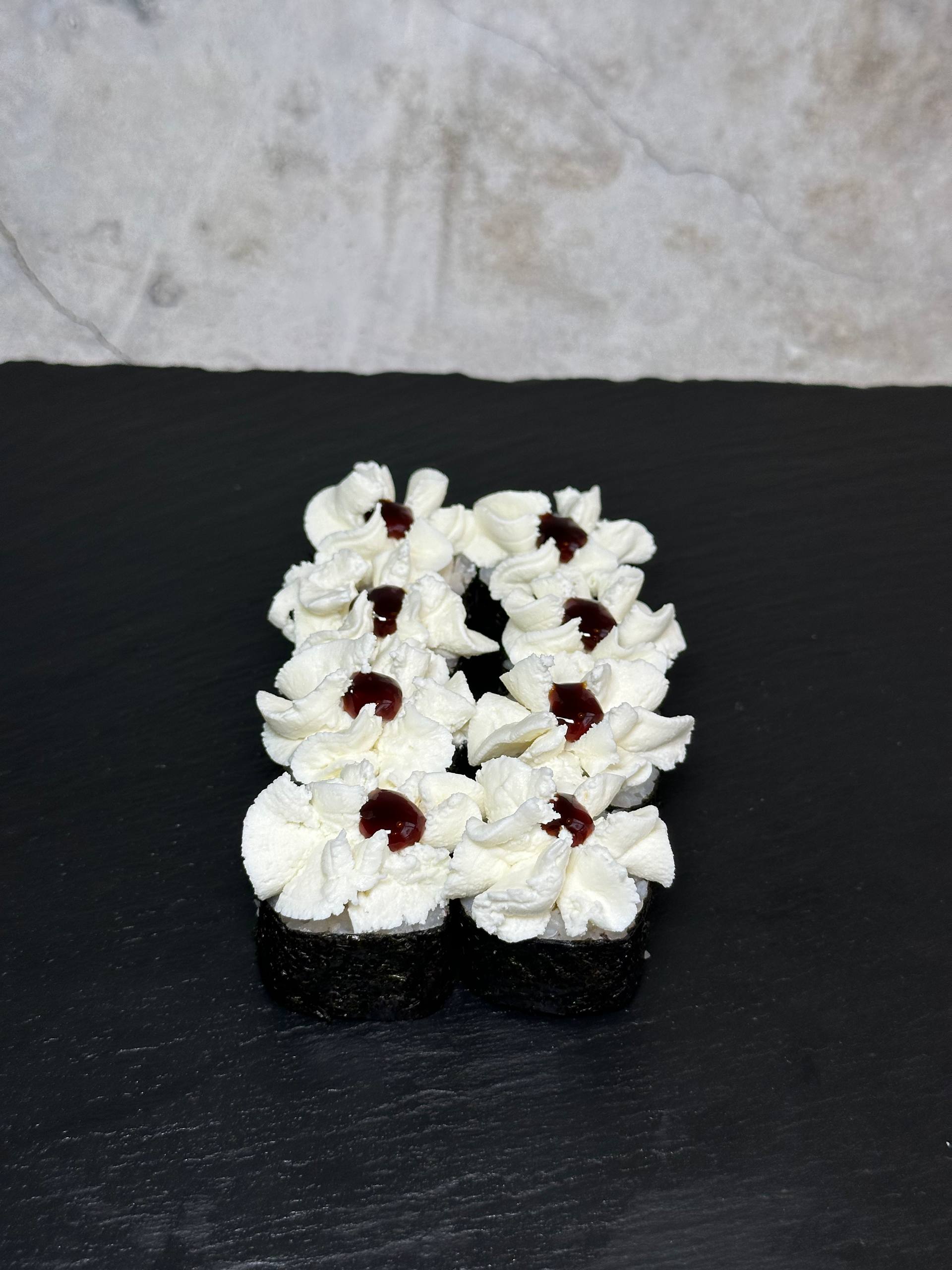 Ролл с крабом и сливочным сыром