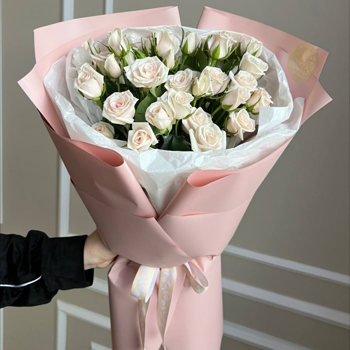 Моно букет из кустовых роз 5