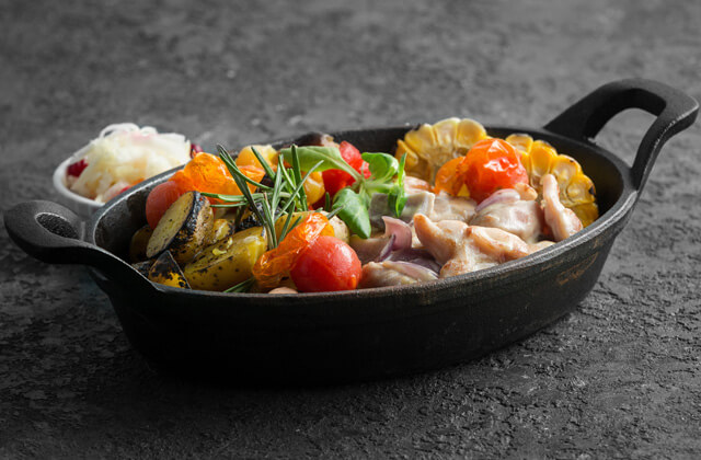 Филе цыплёнка с картофелем и кукурузой