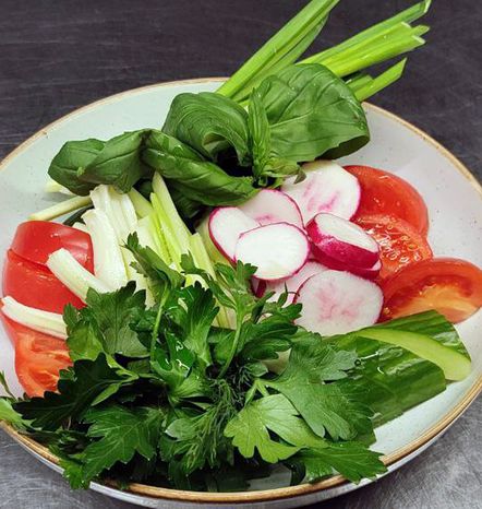 Ассорти из свежих овощей