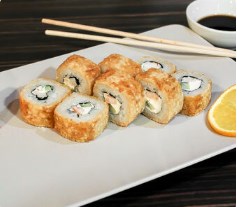 Жареный ролл с креветкой
