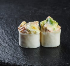 Запеченный с лососем и авокадо (8 шт.)