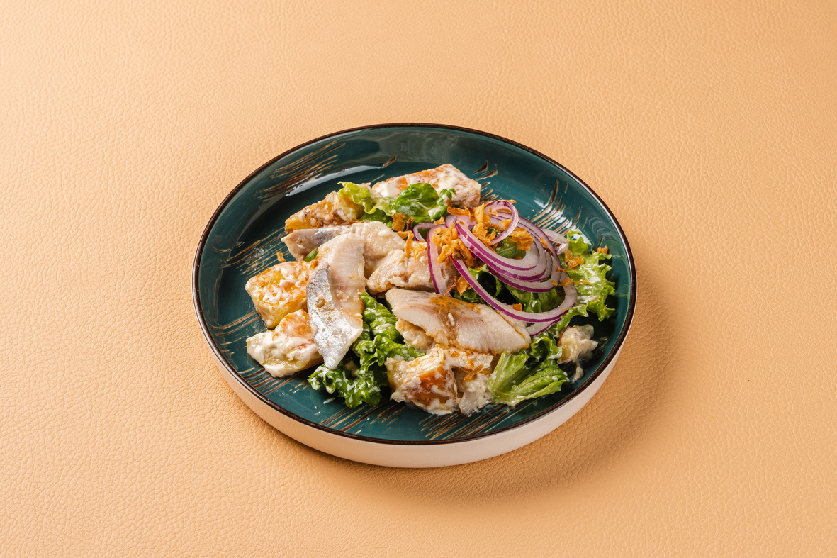 Сельдь и сочные листья