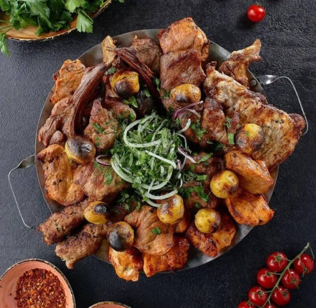 Шашлык ассорти+маринованный лук 