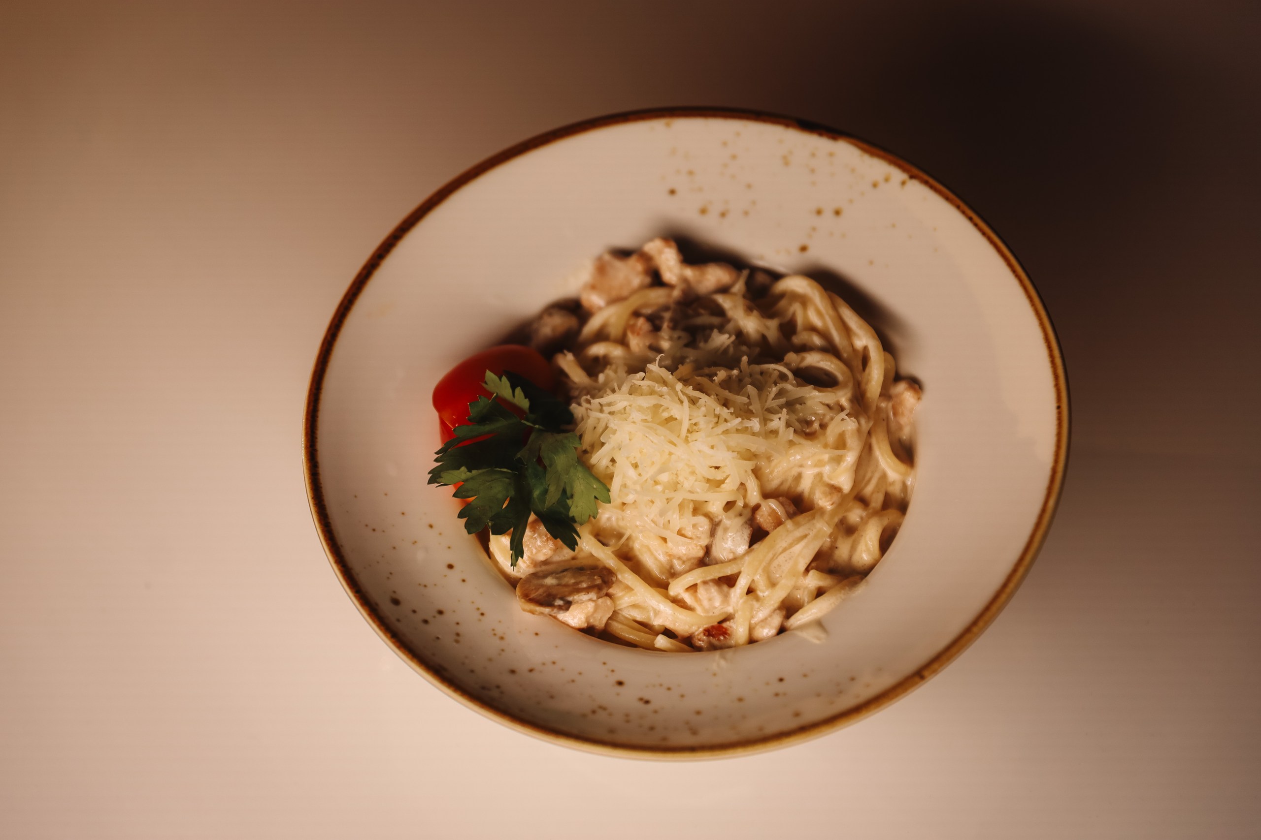 Паста с курицей и грибами 