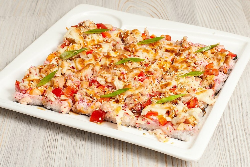 Суши пицца с курицей