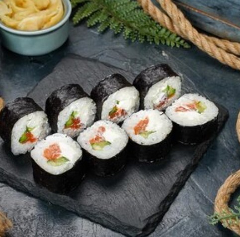 Маки с лососем и сливочным сыром cremette