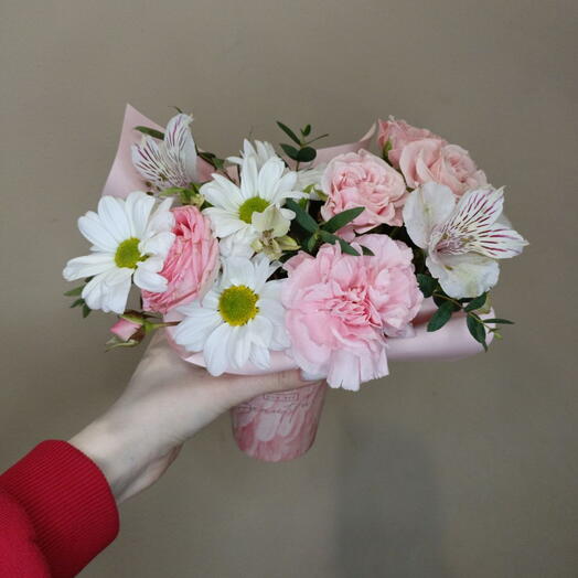 Композиция из живых цветов