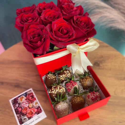 Клубника в шоколаде с розами шкатулка
