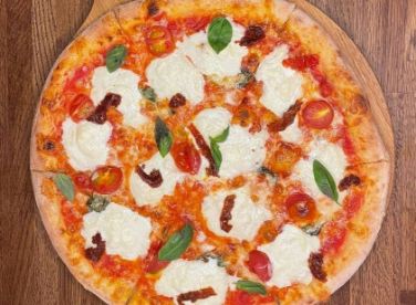 Страчателла с вялеными томатами 30 см.