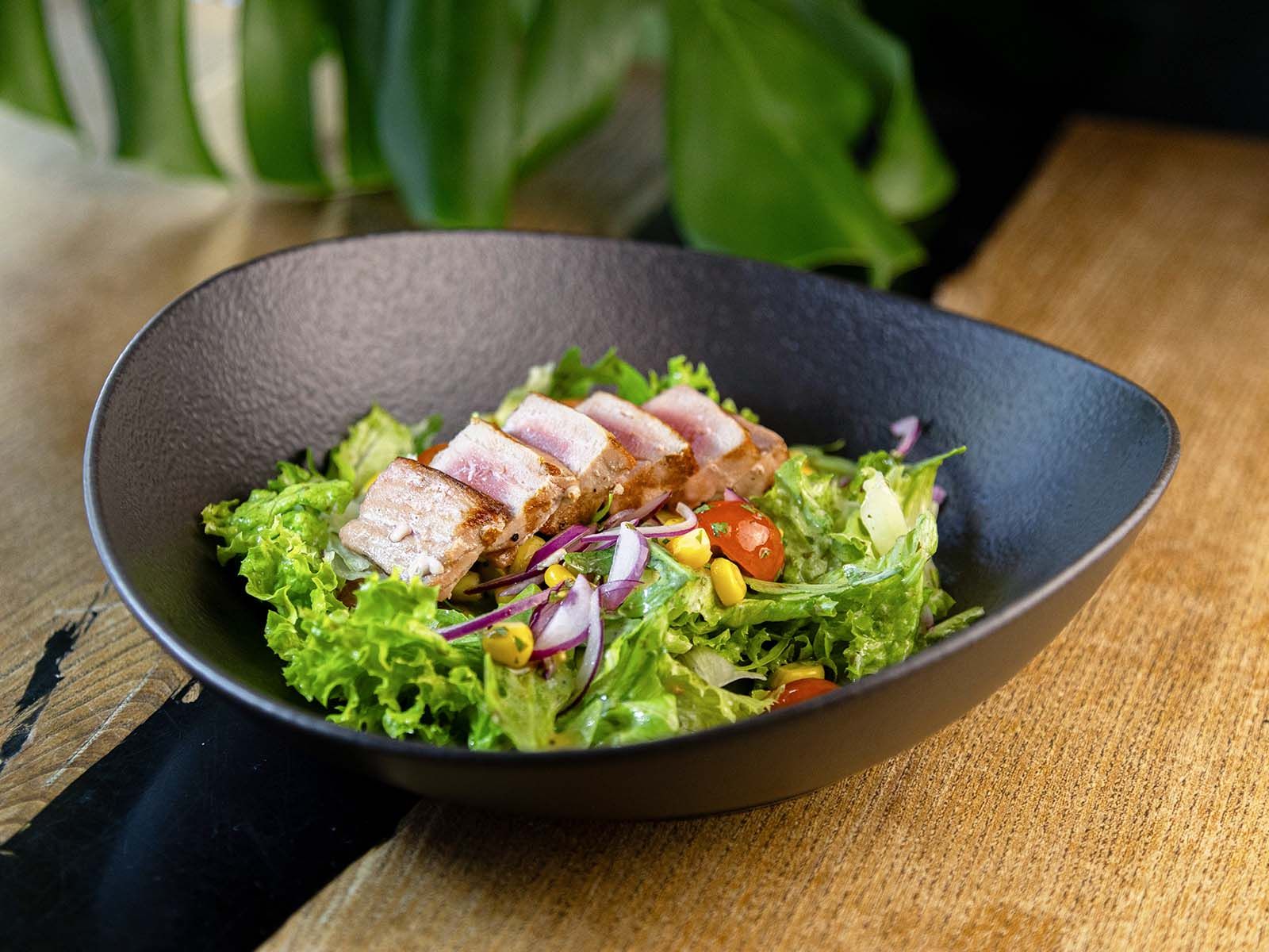 Салат с тунцом