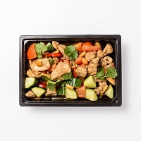 Теплый салат с курицей Гунбао