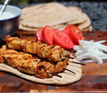 Сувлаки куриные 3 шт. с луком