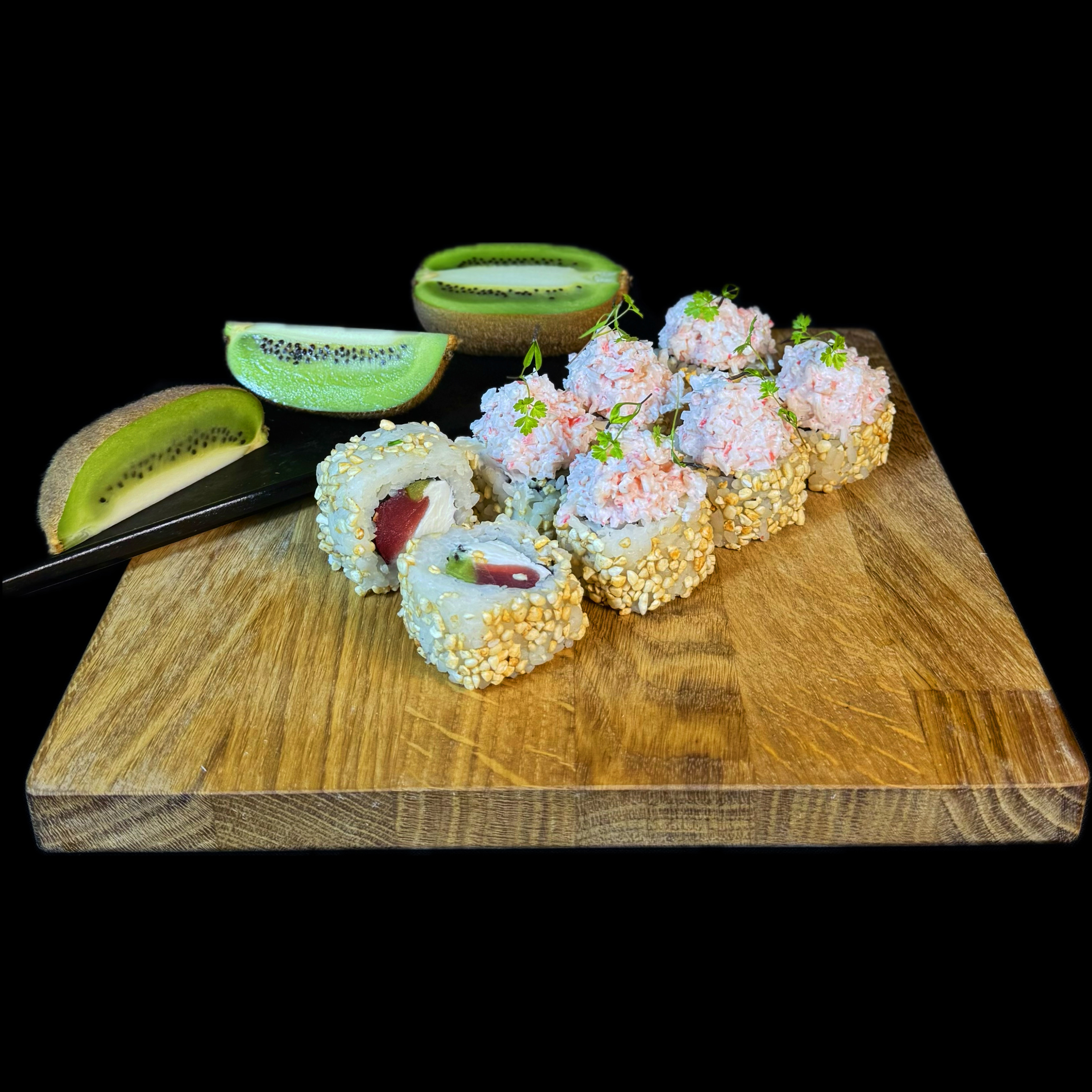 Ролл с тунцом и киви