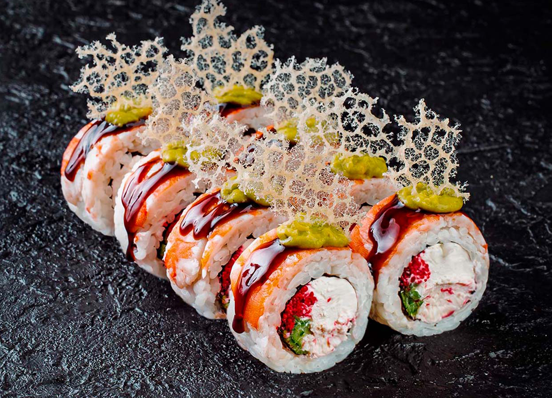 Ролл с тигровой креветкой и Гуакамоле