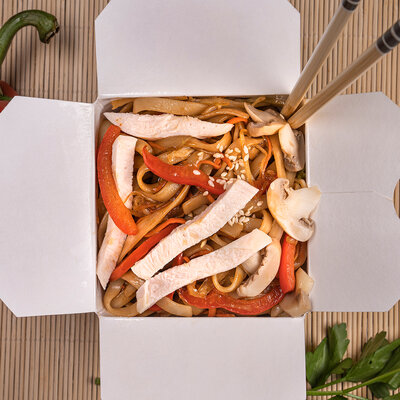 Wok Классический с курицей и лапшой удон
