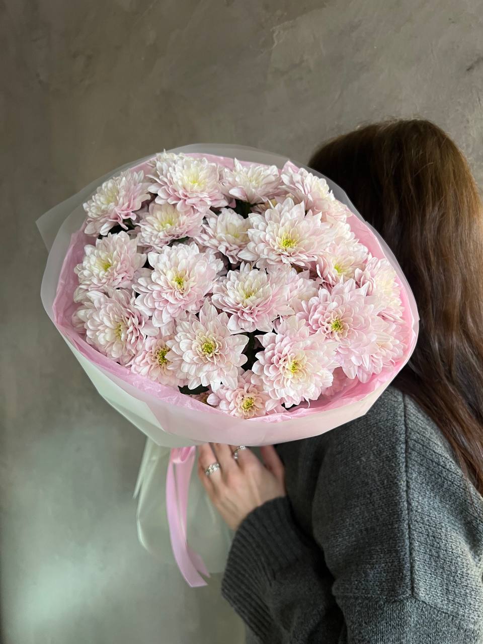 5 веточек зефирных хризантем в оформлении