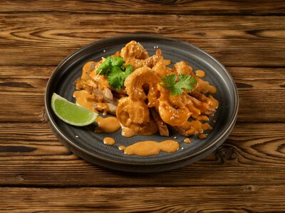 Тигровые креветки в соусе Том Ям с бататом