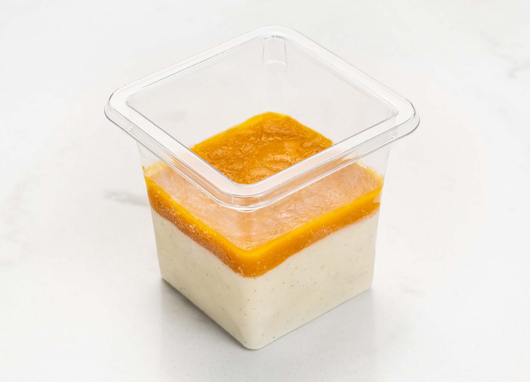 Панакота с пюре манго