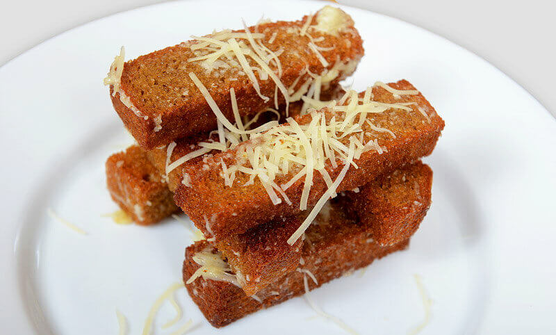 Гренки с чесноком и сыром