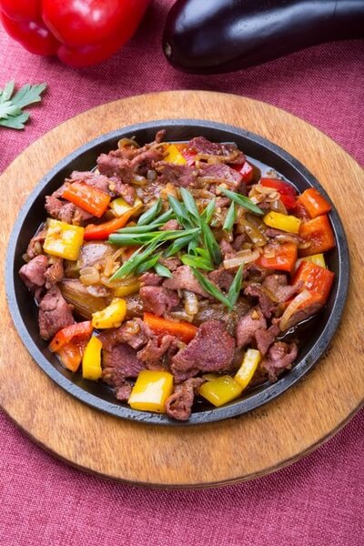 Мясо молодого барашка с овощами