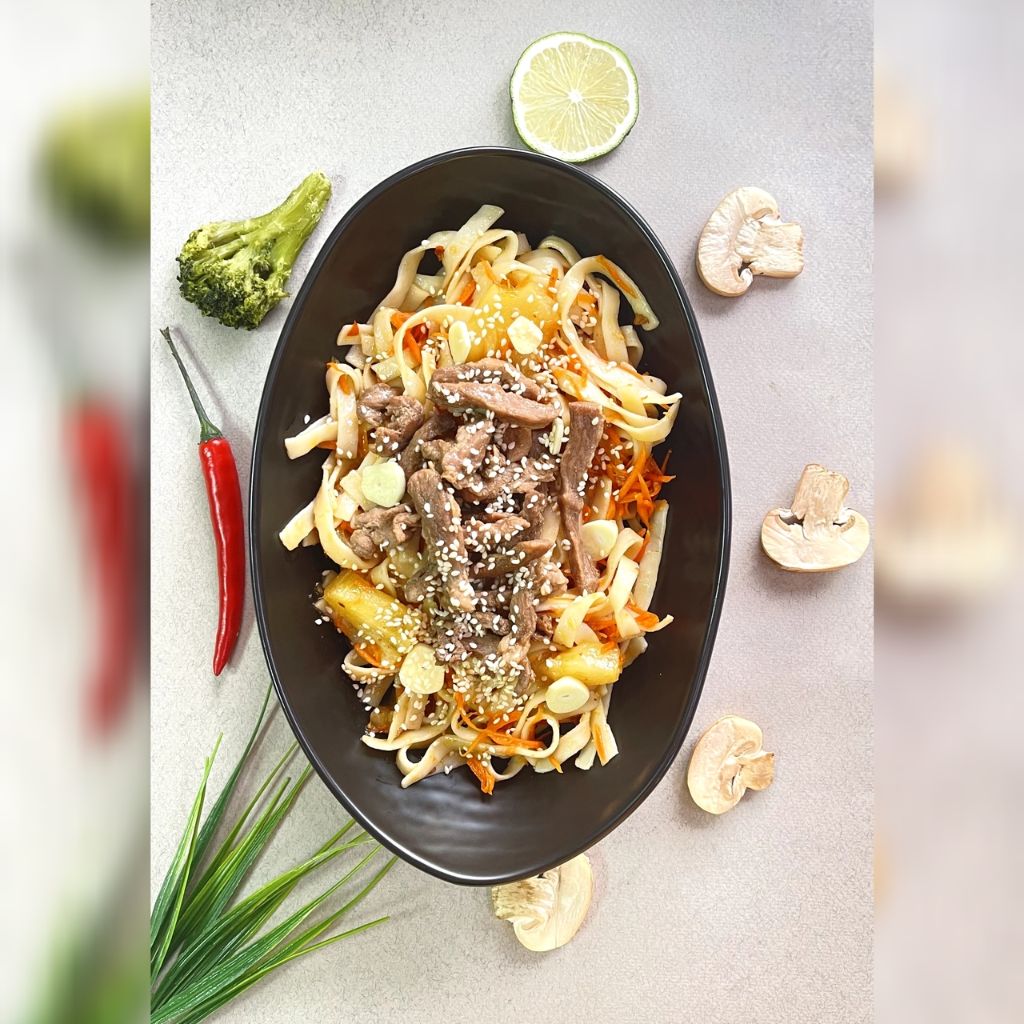 Свинина с соусом Тай и ананасом