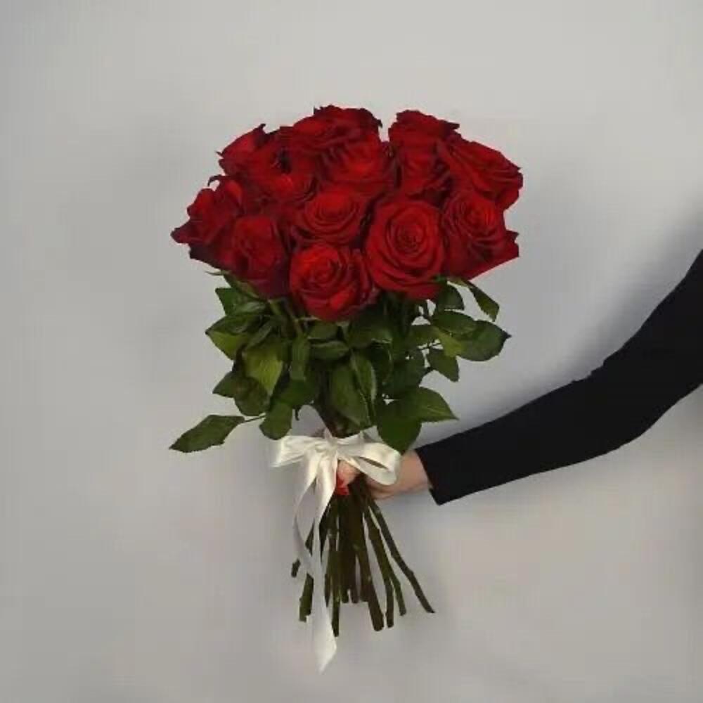 Букет из 15 красных роз 70 см