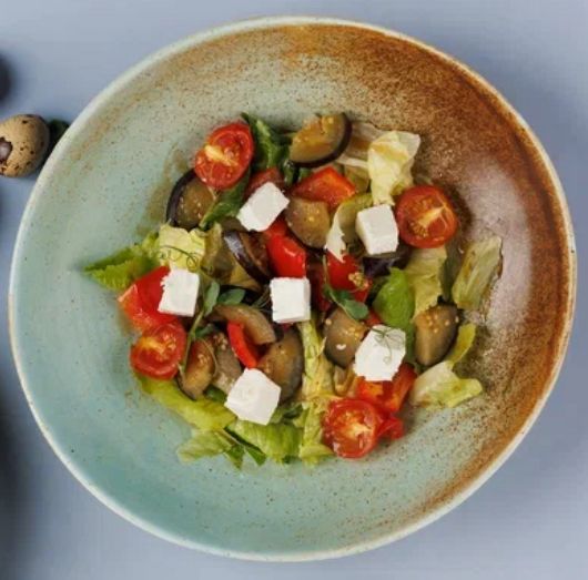 Салат с печ. баклажанами и мягким сыром