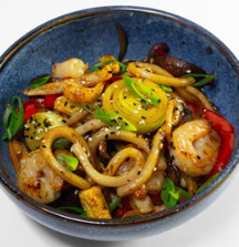 Удон с морепродуктами и овощами