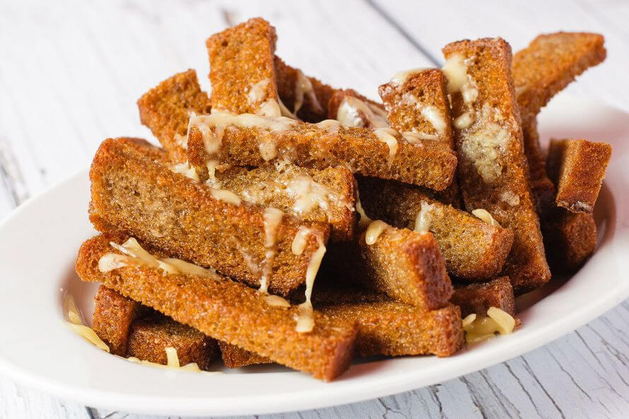 Гренки чесночные с сыром + соус