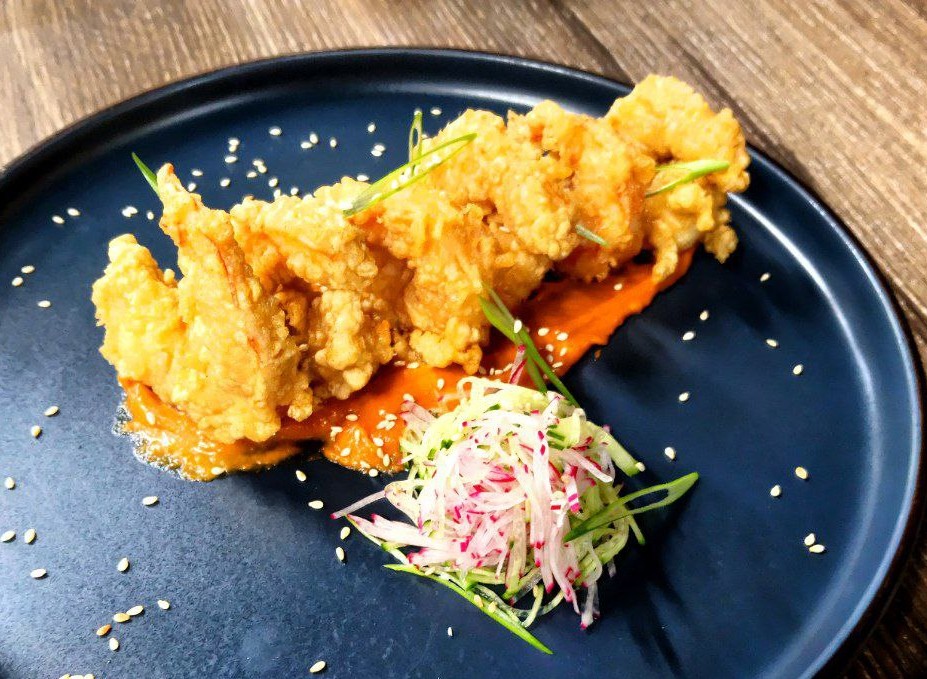 Креветки темпура с соусом Том-ям