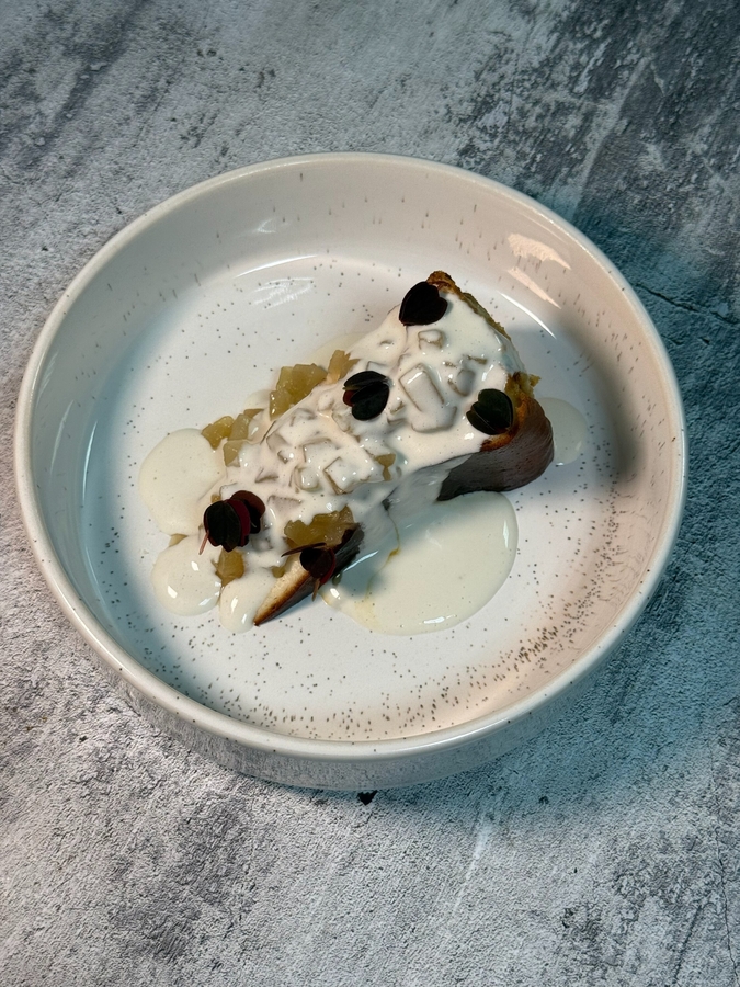 Баскский чизкейк с грушей