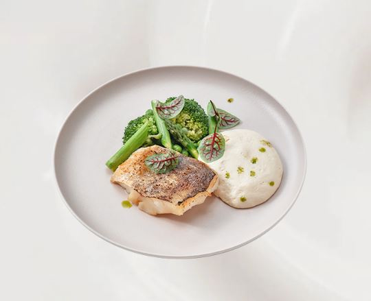 Филе трески с грибами и брокколи